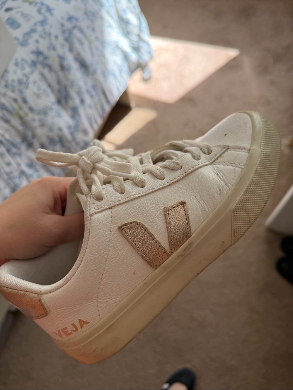 Vejas size 5 good used condition gold